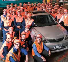 AWARD WINNERS // BlueScope Steel's outstanding customer service was recognised with the 2004 Toyota President's Award. Our winning employees are shown above.